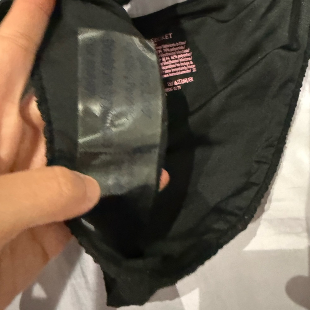 Victoria's Secret Tropical Floral Underwire Bikini Top with Black Bottoms small - Picture 3 of 5